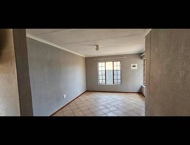 2 BEDROOM PROPERTY TO RENT IN LOTUS GARDENS